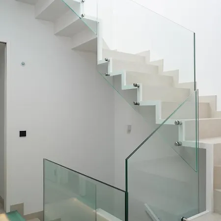 펜션 Luxury 5 Bedroom Town-House, The Island, Estepona