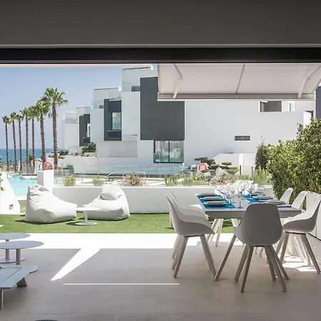 펜션 Luxury 5 Bedroom Town-House, The Island, Estepona 에스테포나