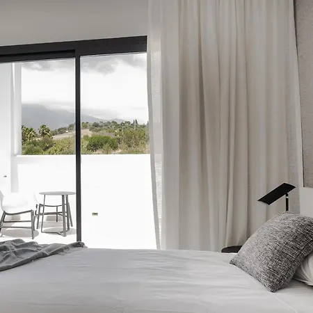 Luxury 5 Bedroom Town-House, The Island, Estepona *
