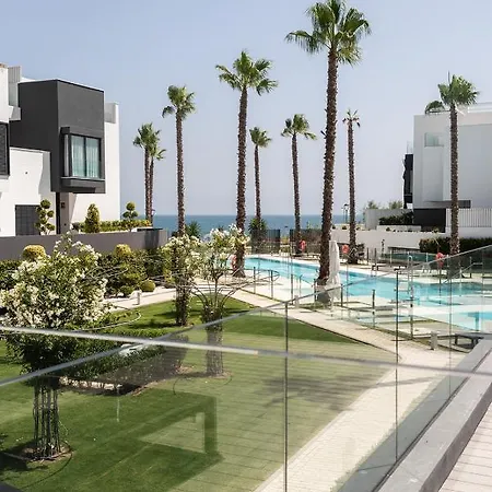 Luxury 5 Bedroom Town-House, The Island, Estepona 펜션 에스테포나