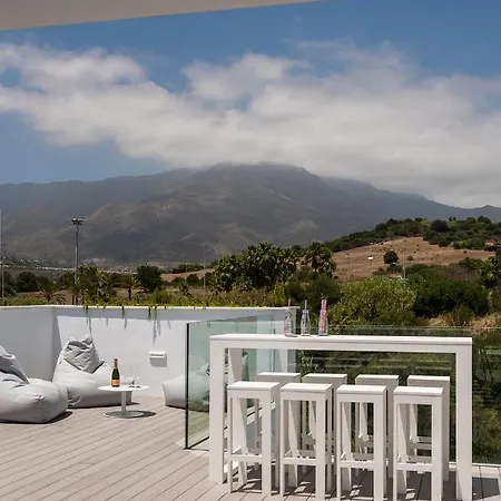 펜션 Luxury 5 Bedroom Town-House, The Island, Estepona
