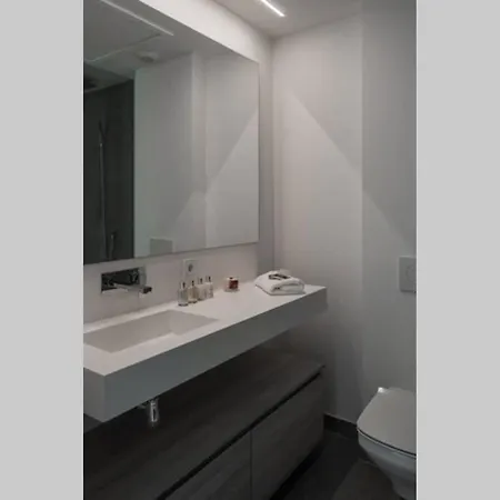 펜션 Luxury 5 Bedroom Town-House, The Island, Estepona