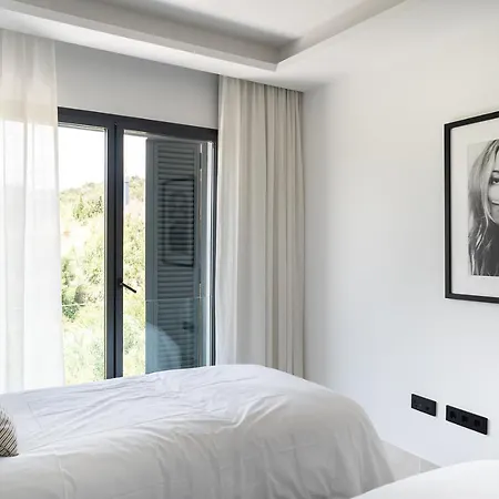 펜션 Luxury 5 Bedroom Town-House, The Island, Estepona 에스테포나