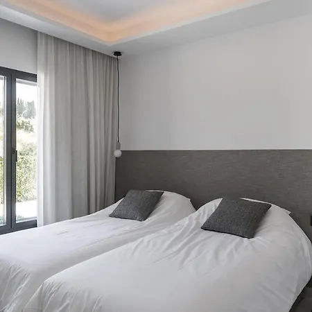 펜션 Luxury 5 Bedroom Town-House, The Island, Estepona 에스테포나