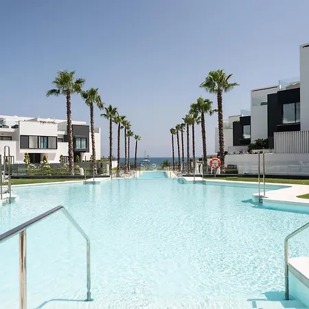 펜션 Luxury 5 Bedroom Town-House, The Island, Estepona 에스테포나