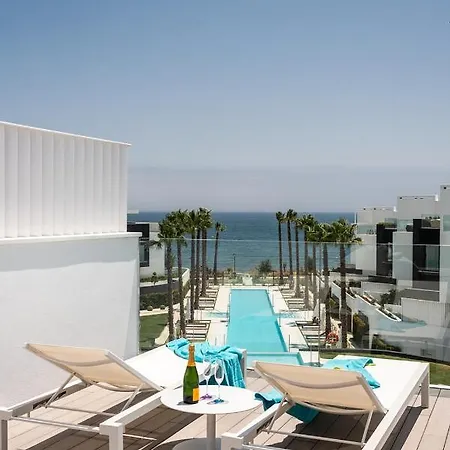 Luxury 5 Bedroom Town-House, The Island, Estepona 펜션