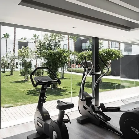 Luxury 5 Bedroom Town-House, The Island, Estepona *