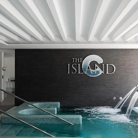 Luxury 5 Bedroom Town-House, The Island, Estepona *