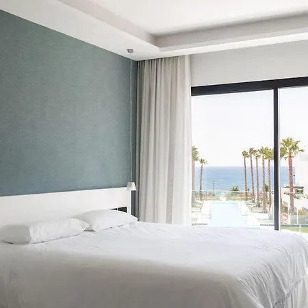 Luxury 5 Bedroom Town-House, The Island, Estepona 에스테포나