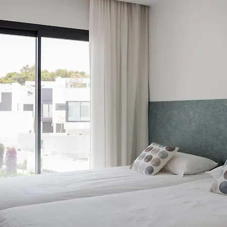펜션 Luxury 5 Bedroom Town-House, The Island, Estepona 에스테포나