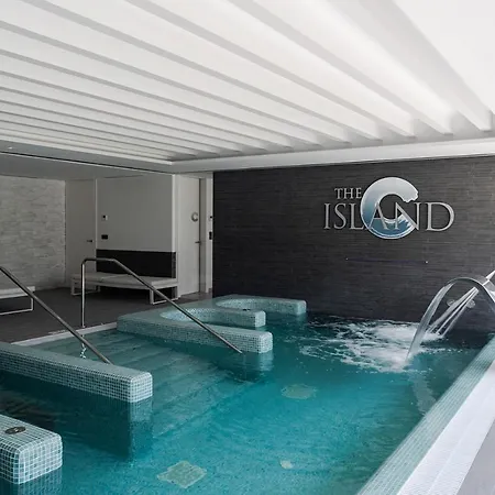 Luxury 5 Bedroom Town-House, The Island, Estepona 펜션 에스테포나