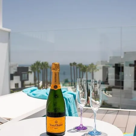 펜션 Luxury 5 Bedroom Town-House, The Island, Estepona *