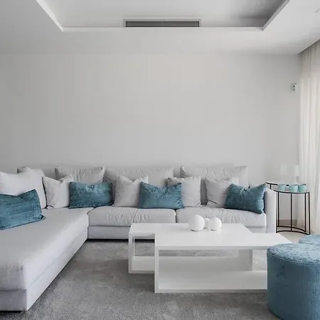 Luxury 5 Bedroom Town-House, The Island, Estepona 에스테포나