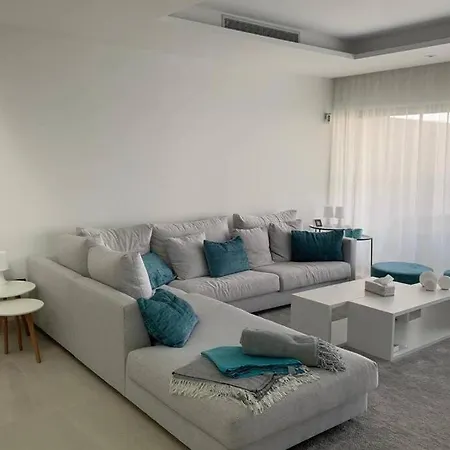 Luxury 5 Bedroom Town-House, The Island, Estepona 펜션 에스테포나