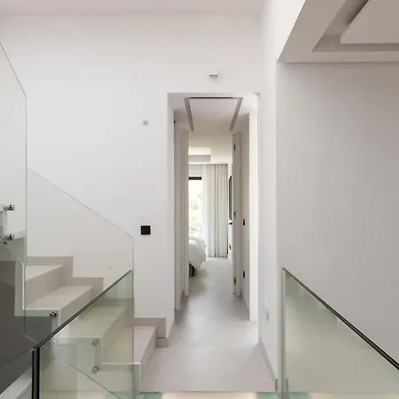Luxury 5 Bedroom Town-House, The Island, Estepona * 에스테포나